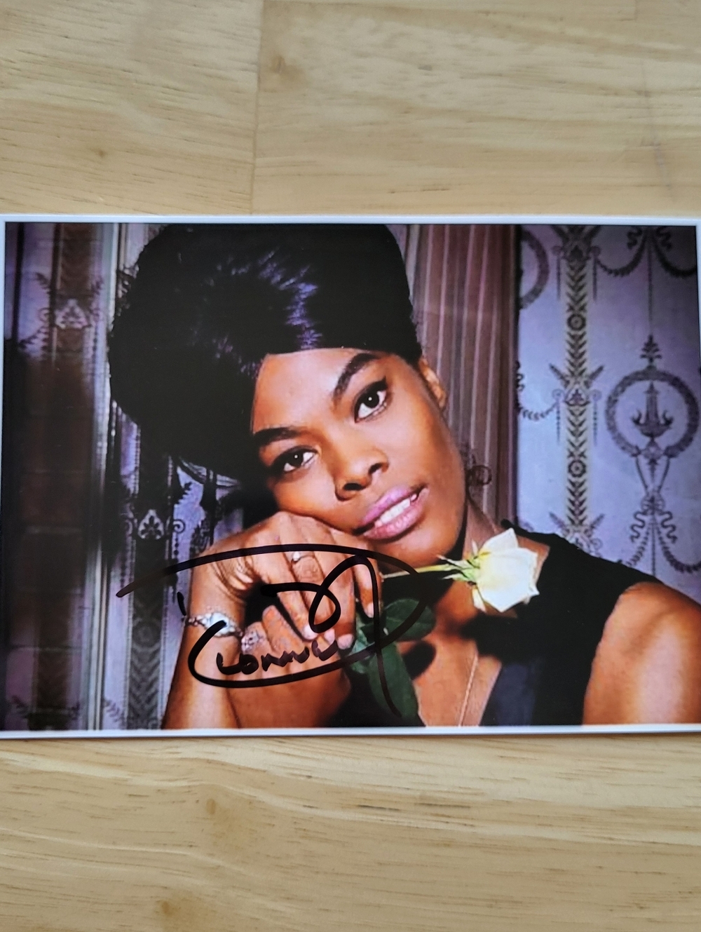 Dionne Warwick Hand Signed 4x6 Autograph
